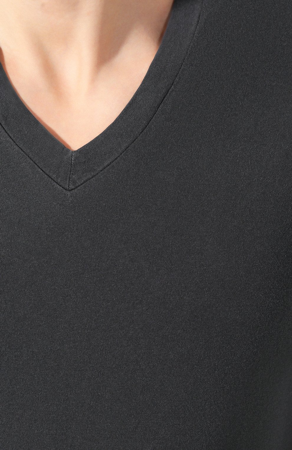 Мужская хлопковая футболка JAMES PERSE темно-серого цвета, арт. MLJ3352 | Фото 5 (Принт: Без принта; Рукава: Короткие; Длина (для топов): Стандартные; Мужское Кросс-КТ: Футболка-одежда; Материал внешний: Хлопок; Стили: Кэжуэл; Статус проверки: Проверена категория)