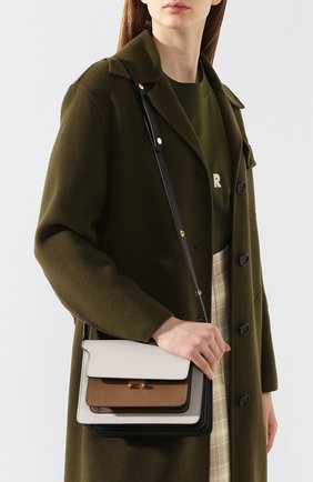 Женская сумка trunk MARNI белого цвета по цене 138500 руб., арт. SBMPN09N05/LV520 | Фото 5 Женская сумка trunk MARNI белого цвета, арт. SBMPN09N05/LV520 | Фото 5 (Сумки-технические: Сумки top-handle; Материал: Натуральная кожа; Ремень/цепочка: На ремешке; Размер: small; Статус проверки: Проверена категория)