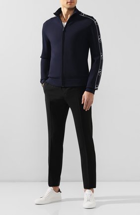 Мужской шерстяные брюки VALENTINO черного цвета по цене 55200 руб., арт. QV3RB54025S | Фото 2 Мужской шерстяные брюки VALENTINO черного цвета, арт. QV3RB54025S | Фото 2