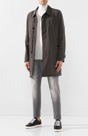 Мужской плащ TOM FORD темно-серого цвета по цене 283000 руб., арт. BU062/TF0829 | Фото 2 Мужской плащ TOM FORD темно-серого цвета, арт. BU062/TF0829 | Фото 2 (Длина (верхняя одежда): До середины бедра; Материал внешний: Синтетический материал; Материал подклада: Синтетический материал; Рукава: Длинные; Мужское Кросс-КТ: Верхняя одежда, Плащ-верхняя одежда; Стили: Классический; Региональные ограничения белый список (Axapta Mercury): RU)