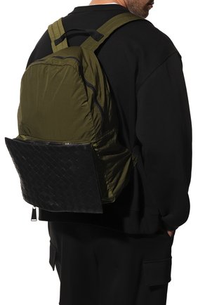 Мужской комбинированный рюкзак BOTTEGA VENETA хаки цвета, арт. 609854/VCQG1 | Фото 2 (Материал: Текстиль; Размер: large; Региональные ограничения белый список (Axapta Mercury): RU; Стили: Кэжуэл)