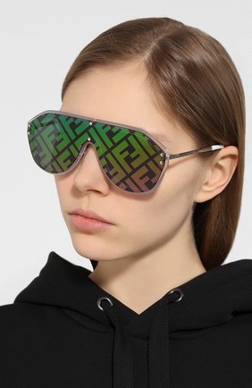 Женские солнцезащитные очки FENDI зеленого цвета по цене 29000 руб., арт. M0039/G F74 | Фото 2 Женские солнцезащитные очки FENDI зеленого цвета, арт. M0039/G F74 | Фото 2