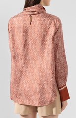 Женская шелковая блузка CHLOÉ коричневого цвета, арт. CHC20SHT81350 | Фото 4 (Материал внешний: Шелк; Рукава: Дли�нные; Длина (для топов): Стандартные; Принт: С принтом; Женское Кросс-КТ: Блуза-одежда; Статус проверки: Проверена категория)