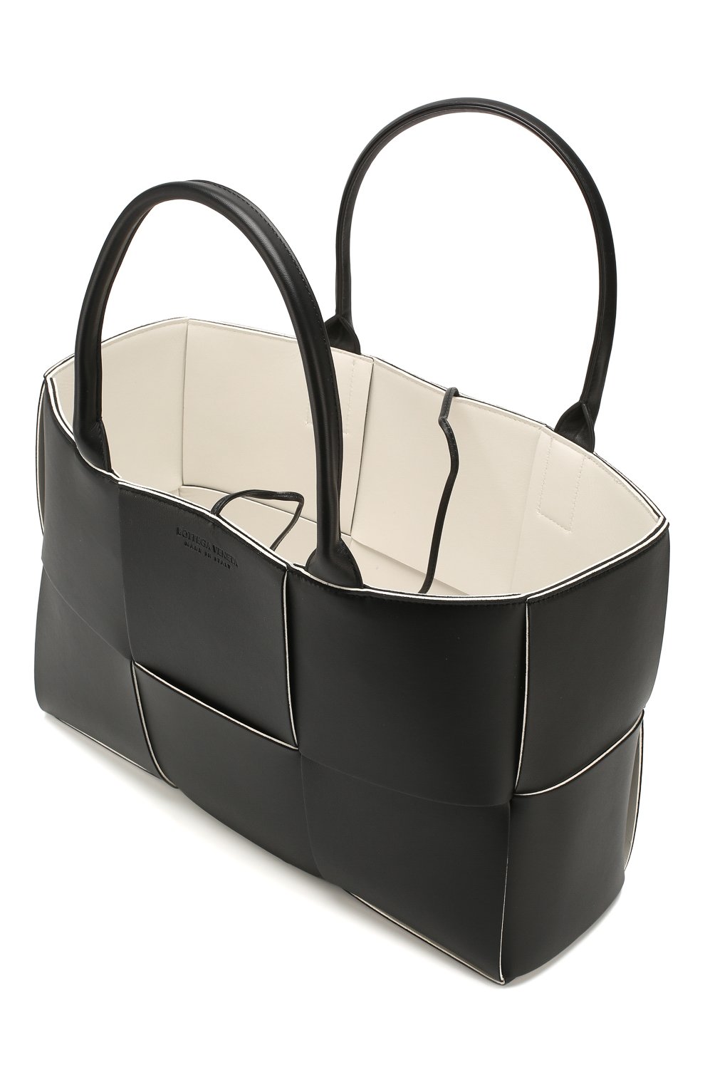 Женский сумка arco tote BOTTEGA VENETA черного цвета по цене 170500 руб., арт. 609175/VMAY3 | Фото 4 Женский сумка arco tote BOTTEGA VENETA черного цвета, арт. 609175/VMAY3 | Фото 4