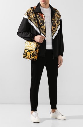 Мужская текстильная сумка VERSACE золотого цвета по цене 57100 руб., арт. DL27806/DCAST7 | Фото 2 Мужская текстильная сумка VERSACE золотого цвета, арт. DL27806/DCAST7 | Фото 2