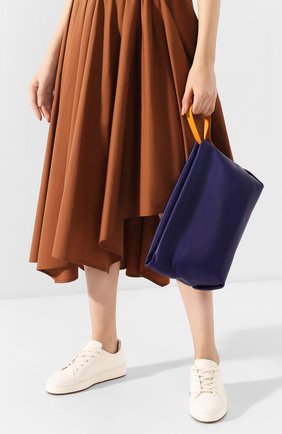 Женский клатч inside out LORO PIANA синего цвета по цене 171000 руб., арт. FAI7899 | Фото 2 Женский клатч inside out LORO PIANA синего цвета, арт. FAI7899 | Фото 2 (Женское Кросс-КТ: Клатч-клатчи; Материал: Натуральная кожа; Размер: medium; Региональные ограничения белый список (Axapta Mercury): RU)