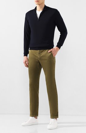 Мужские хлопковые брюки JACOB COHEN хаки цвета, арт. B0BBY C0MF 08165-B/53 | Фото 2 (Материал внешний: Хлопок; Длина (брюки, джинсы): Стандартные; Случай: Повседневный; Стили: Кэжуэл; Силуэт М (брюки): Чиносы)