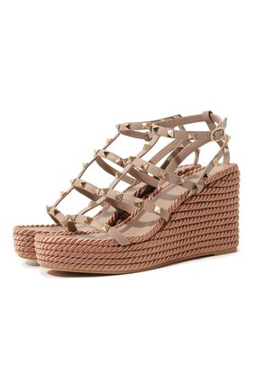 Женские кожаные босоножки valentino garavani rockstud torchon VALENTINO бежевого цвета по цене 57050 руб., арт. TW2S0F95/BAE | Фото 1 Женские кожаные босоножки valentino garavani rockstud torchon VALENTINO бежевого цвета, арт. TW2S0F95/BAE | Фото 1