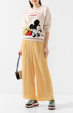 Женская шерстяной свитшот disney x gucci GUCCI бежевого цвета по цене 108000 руб., арт. 606203/XKA7Q | Фото 2 Женская шерстяной свитшот disney x gucci GUCCI бежевого цвета, арт. 606203/XKA7Q | Фото 2