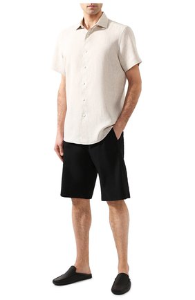 Мужская льняная рубашка ERMENEGILDO ZEGNA светло-бежевого цвета, арт. UUX38/SCF5 | Фото 2 (Мужское Кросс-КТ: Рубашка-одежда; Рукава: Короткие; Длина (для топов): Стандартные; Материал внешний: Лен; Принт: Однотонные; Случай: Повседневный; Воротник: Акула; Региональные ограничения белый список (Axapta Mercury): RU)