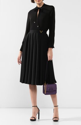 Женская шелковая блузка VALENTINO черного цвета по цене 114500 руб., арт. TB3AE02S1MH | Фото 2 Женская шелковая блузка VALENTINO черного цвета, арт. TB3AE02S1MH | Фото 2