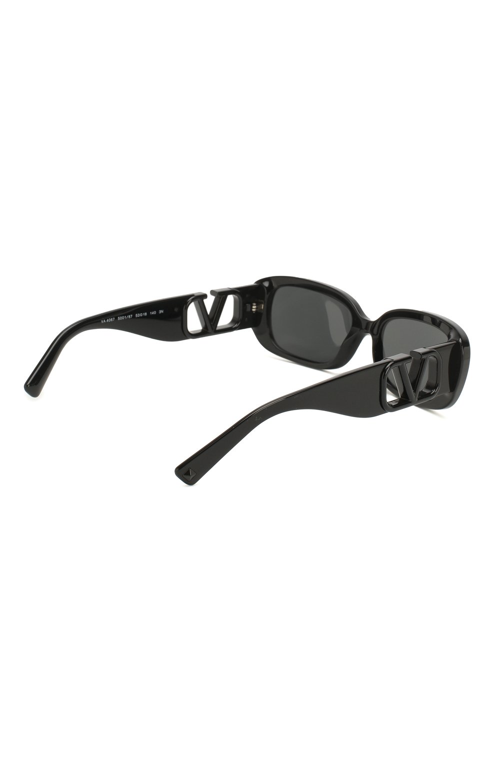 Женские солнцезащитные очки VALENTINO черного цвета, арт. 4067-500187 | Фото 4 (Тип очков: С/з; Оптика Гендер: оптика-женское; Очки форма: Прямоугольные)