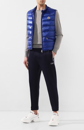 Мужской хлопковый джемпер MONCLER серого цвета по цене 27300 руб., арт. F1-091-9C709-00-V9121 | Фото 2 Мужской хлопковый джемпер MONCLER серого цвета, арт. F1-091-9C709-00-V9121 | Фото 2