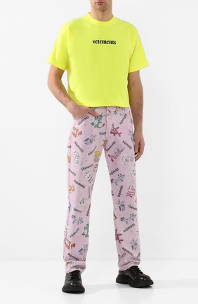 Мужские джинсы VETEMENTS розового цвета по цене 62650 руб., арт. SS20PA197 2800/M | Фото 2 Мужские джинсы VETEMENTS розового цвета, арт. SS20PA197 2800/M | Фото 2