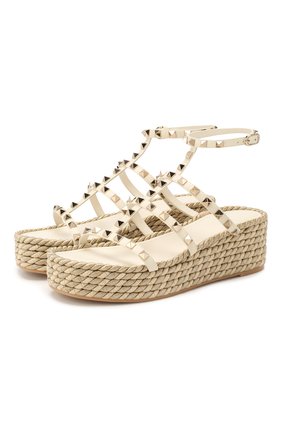 Женские кожаные сандалии valentino garavani rockstud VALENTINO белого цвета по цене 54350 руб., арт. TW2S0V47/EMP | Фото 1 Женские кожаные сандалии valentino garavani rockstud VALENTINO белого цвета, арт. TW2S0V47/EMP | Фото 1