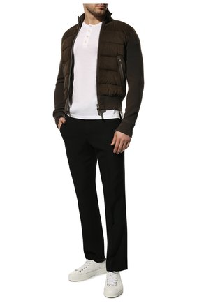 Мужская хлопковая футболка TOM FORD белого цвета по цене 46150 руб., арт. BU402/TFJ957 | Фото 2 Мужская хлопковая футболка TOM FORD белого цвета, арт. BU402/TFJ957 | Фото 2 (Мужское Кросс-КТ: Футболка-одежда; Рукава: Короткие; Материал внешний: Хлопок; Принт: Без принта; Длина (для топов): Стандартные; Стили: Кэжуэл; Региональные ограничения белый список (Axapta Mercury): RU)
