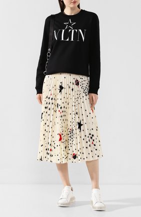 Женская хлопковый свитшот VALENTINO черного цвета по цене 43400 руб., арт. TB3MF05C5B3 | Фото 2 Женская хлопковый свитшот VALENTINO черного цвета, арт. TB3MF05C5B3 | Фото 2