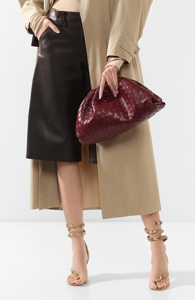 Женский клатч pouch BOTTEGA VENETA бордового цвета по цене 221000 руб., арт. 576175/VCPP0 | Фото 2 Женский клатч pouch BOTTEGA VENETA бордового цвета, арт. 576175/VCPP0 | Фото 2