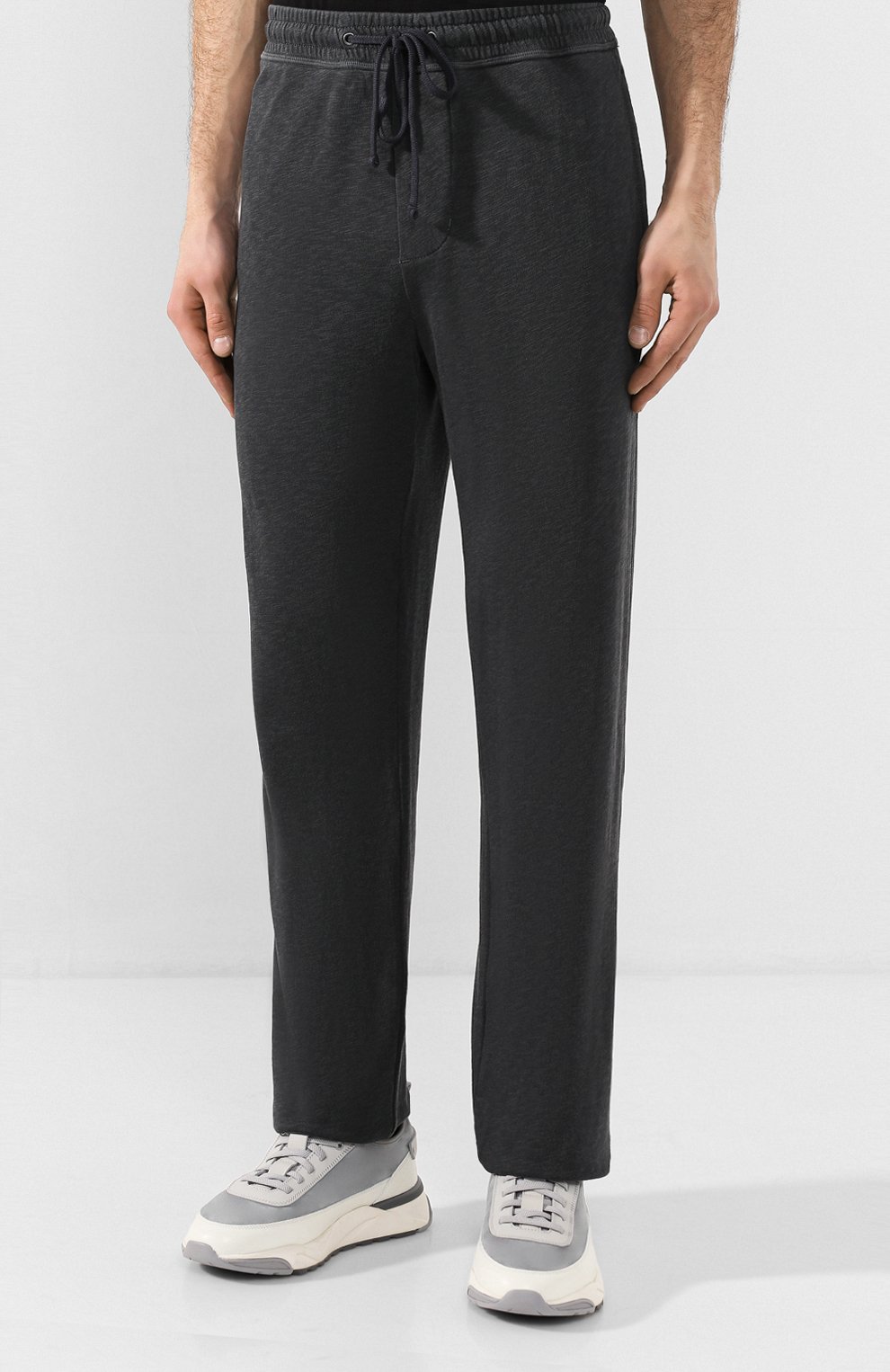 Мужские хлопковые брюки JAMES PERSE темно-серого цвета, арт. MXA1161 | Фото 3 (Длина (брюки, джинсы): Стандартные; Кросс-КТ: Спорт; Материал внешний: Хлопок)