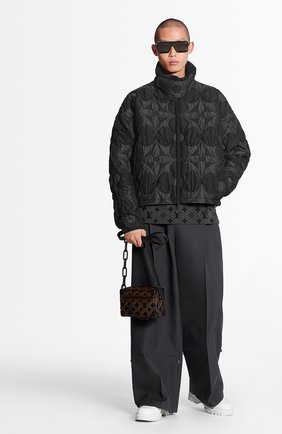 Мужская куртка LOUIS VUITTON серого цвета по цене 267000 руб., арт. 1A7QB1 | Фото 2 Мужская куртка LOUIS VUITTON серого цвета, арт. 1A7QB1 | Фото 2