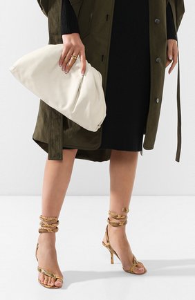 Женский клатч pouch BOTTEGA VENETA белого цвета по цене 193500 руб., арт. 576227/VCP40 | Фото 2 Женский клатч pouch BOTTEGA VENETA белого цвета, арт. 576227/VCP40 | Фото 2