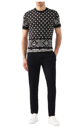 Мужские хлопковые брюки DOLCE & GABBANA темно-синего цвета по цене 52300 руб., арт. GYWEAT/FU7DU | Фото 2 Мужские хлопковые брюки DOLCE & GABBANA темно-синего цвета, арт. GYWEAT/FU7DU | Фото 2 (Материал внешний: Хлопок; Длина (брюки, джинсы): Стандартные; Случай: Повседневный; Стили: Кэжуэл; Региональные ограничения белый список (Axapta Mercury): RU)