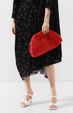 Женский клатч pouch BOTTEGA VENETA красного цвета по цене 221000 руб., арт. 576175/VCPP0 | Фото 2 Женский клатч pouch BOTTEGA VENETA красного цвета, арт. 576175/VCPP0 | Фото 2