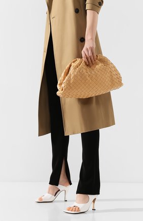 Женский клатч pouch BOTTEGA VENETA светло-бежевого цвета по цене 221000 руб., арт. 576175/VCPP0 | Фото 2 Женский клатч pouch BOTTEGA VENETA светло-бежевого цвета, арт. 576175/VCPP0 | Фото 2
