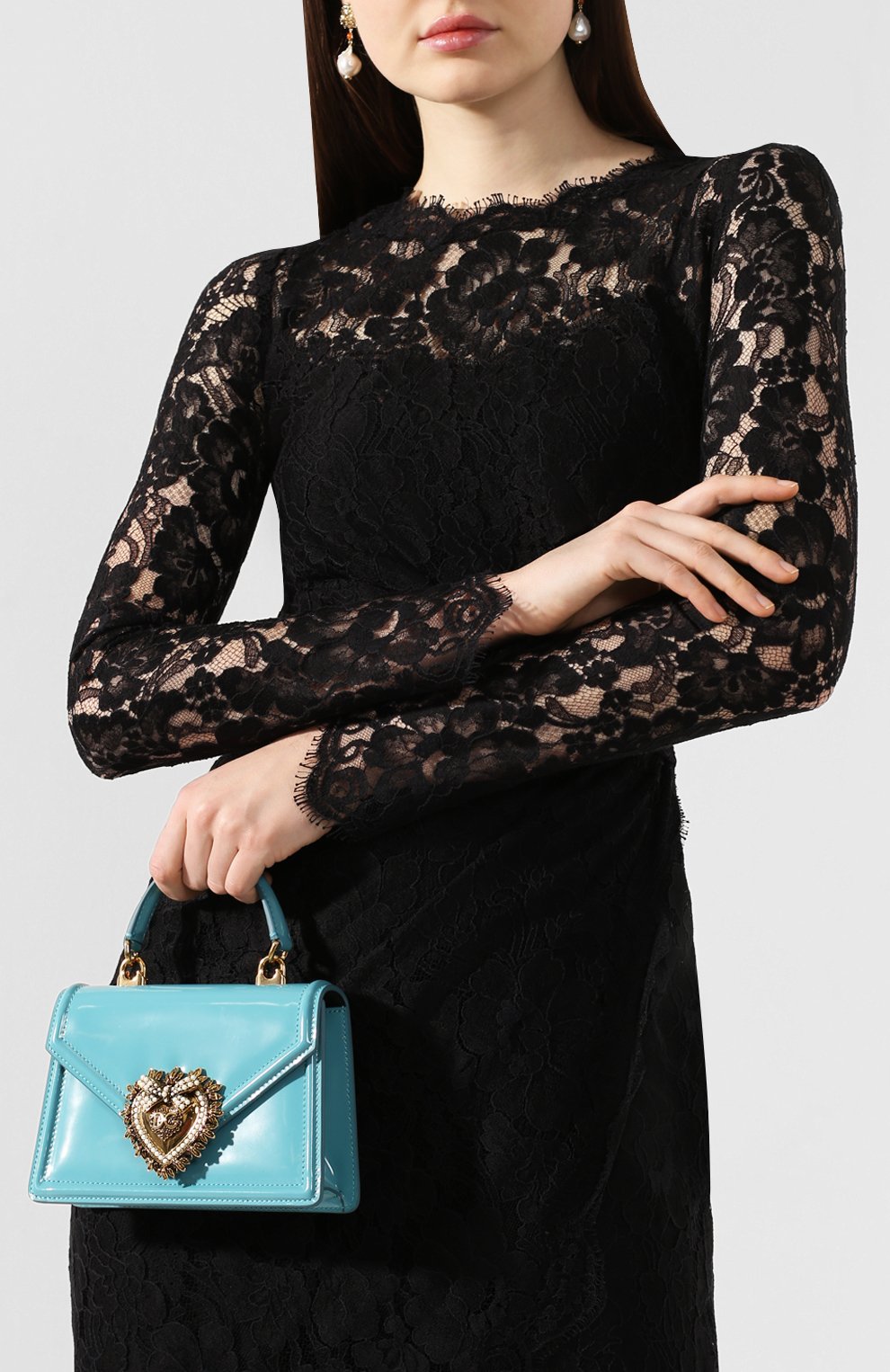 Женская сумка devotion small DOLCE & GABBANA голубого цвета по цене 121500 руб., арт. BB6711/A1037 | Фото 2 Женская сумка devotion small DOLCE & GABBANA голубого цвета, арт. BB6711/A1037 | Фото 2