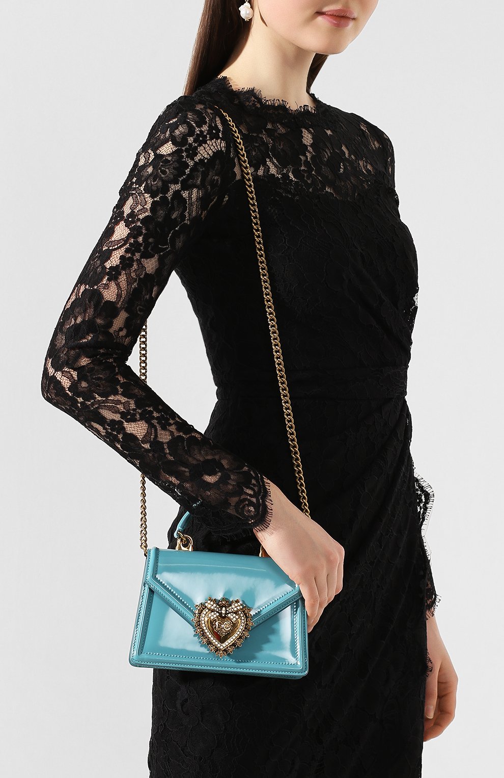 Женская сумка devotion small DOLCE & GABBANA голубого цвета по цене 121500 руб., арт. BB6711/A1037 | Фото 5 Женская сумка devotion small DOLCE & GABBANA голубого цвета, арт. BB6711/A1037 | Фото 5
