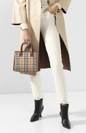 Женская сумка title small BURBERRY бежевого цвета по цене 109000 руб., арт. 8025267 | Фото 2 Женская сумка title small BURBERRY бежевого цвета, арт. 8025267 | Фото 2
