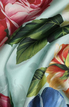 Женский шелковый платок DOLCE & GABBANA голубого цвета по цене 26100 руб., арт. FN090R/GDS51 | Фото 2 Женский шелковый платок DOLCE & GABBANA голубого цвета, арт. FN090R/GDS51 | Фото 2