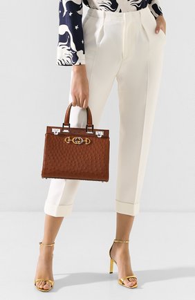 Женская сумка gucci zumi small GUCCI коричневого цвета по цене 559700 руб., арт. 569712/EY00X | Фото 2 Женская сумка gucci zumi small GUCCI коричневого цвета, арт. 569712/EY00X | Фото 2