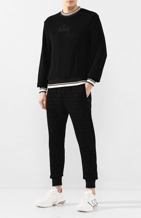 Мужской хлопковый свитшот DOLCE & GABBANA черного цвета по цене 39200 руб., арт. G90W6T/FJ7B3 | Фото 2 Мужской хлопковый свитшот DOLCE & GABBANA черного цвета, арт. G90W6T/FJ7B3 | Фото 2