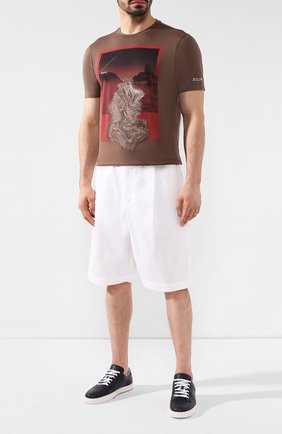 Мужские хлопковые шорты GIORGIO ARMANI белого цвета по цене 57450 руб., арт. 9SGPB003/T01MP | Фото 2 Мужские хлопковые шорты GIORGIO ARMANI белого цвета, арт. 9SGPB003/T01MP | Фото 2 (Материал внешний: Хлопок; Принт: Без принта; Длина Шорты М: Ниже колена; Мужское Кросс-КТ: Шорты-одежда; Стили: Кэжуэл)