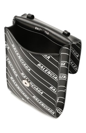 Мужская кожаная сумка BALENCIAGA черно-белого цвета по цене 76650 руб., арт. 600201/1NH6Y | Фото 4 Мужская кожаная сумка BALENCIAGA черно-белого цвета, арт. 600201/1NH6Y | Фото 4 (Материал: Натуральная кожа; Размер: mini; Ремень/цепочка: На ремешке)