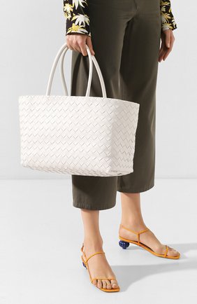 Женская сумка-тоут BOTTEGA VENETA белого цвета по цене 226500 руб., арт. 600504/VCPP1 | Фото 2 Женская сумка-тоут BOTTEGA VENETA белого цвета, арт. 600504/VCPP1 | Фото 2