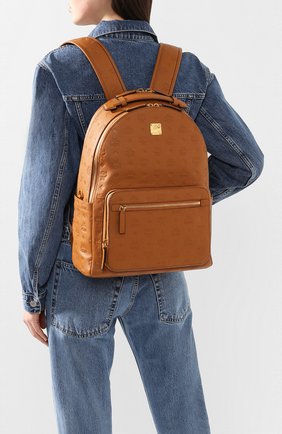 Женский рюкзак brandenburg medium MCM коричневого цвета по цене 89950 руб., арт. MMK ASVE09 | Фото 2 Женский рюкзак brandenburg medium MCM коричневого цвета, арт. MMK ASVE09 | Фото 2