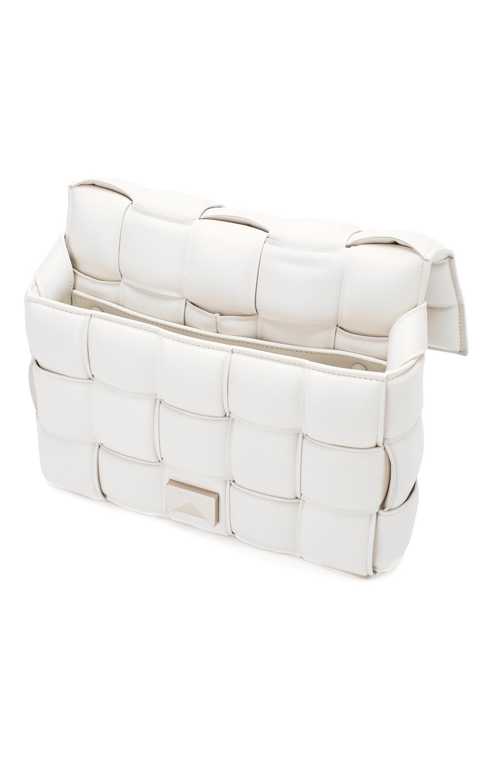 Женская сумка padded cassette BOTTEGA VENETA белого цвета по цене 199500 руб., арт. 591970/VCQR1 | Фото 4 Женская сумка padded cassette BOTTEGA VENETA белого цвета, арт. 591970/VCQR1 | Фото 4