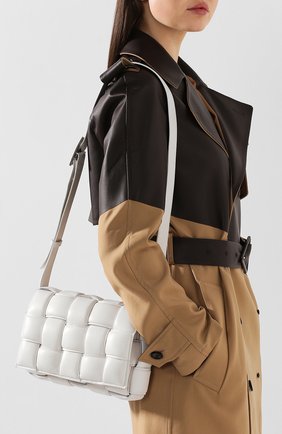 Женская сумка padded cassette BOTTEGA VENETA белого цвета по цене 199500 руб., арт. 591970/VCQR1 | Фото 5 Женская сумка padded cassette BOTTEGA VENETA белого цвета, арт. 591970/VCQR1 | Фото 5
