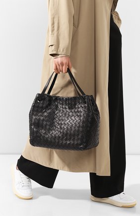 Женская сумка-тоут BOTTEGA VENETA черного цвета по цене 186000 руб., арт. 600510/VCPP1 | Фото 2 Женская сумка-тоут BOTTEGA VENETA черного цвета, арт. 600510/VCPP1 | Фото 2