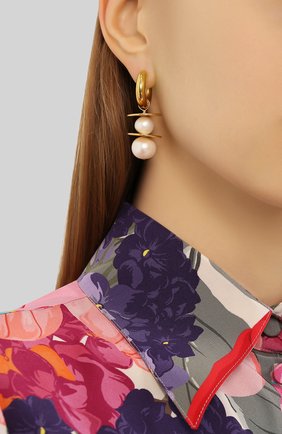 Женские серьги TIMELESS PEARLY золотого цвета по цене 25200 руб., арт. B01979 | Фото 2 Женские серьги TIMELESS PEARLY золотого цвета, арт. B01979 | Фото 2