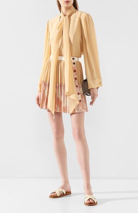 Женские кожаные шлепанцы CHLOÉ кремвого цвета по цене 26250 руб., арт. CHC20S28991 | Фото 2 Женские кожаные шлепанцы CHLOÉ кремвого цвета, арт. CHC20S28991 | Фото 2