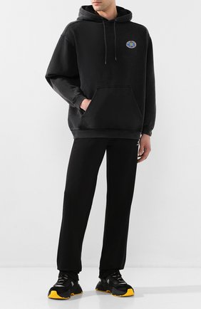 Мужской брюки BALENCIAGA черно-белого цвета по цене 54900 руб., арт. 601609/TGV04 | Фото 2 Мужской брюки BALENCIAGA черно-белого цвета, арт. 601609/TGV04 | Фото 2