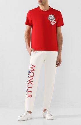 Мужская хлопковая футболка 2 moncler 1952 MONCLER GENIUS красного цвета по цене 16800 руб., арт. F1-092-8C712-00-8390T | Фото 2 Мужская хлопковая футболка 2 moncler 1952 MONCLER GENIUS красного цвета, арт. F1-092-8C712-00-8390T | Фото 2