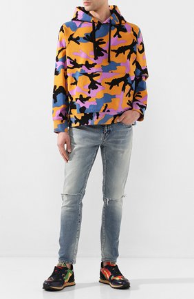 Мужской хлопковое худи VALENTINO разноцветного цвета по цене 85950 руб., арт. TV0MF11M670 | Фото 2 Мужской хлопковое худи VALENTINO разноцветного цвета, арт. TV0MF11M670 | Фото 2