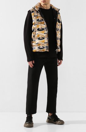Мужской пуховый жилет 2 moncler 1952 MONCLER GENIUS бежевого цвета по цене 83400 руб., арт. F1-092-1A501-00-539X5 | Фото 2 Мужской пуховый жилет 2 moncler 1952 MONCLER GENIUS бежевого цвета, арт. F1-092-1A501-00-539X5 | Фото 2