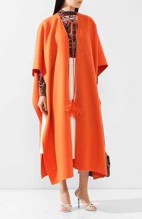 Женская шерстяное пончо VALENTINO оранжевого цвета по цене 291500 руб., арт. TB0CG1U04NP | Фото 2 Женская шерстяное пончо VALENTINO оранжевого цвета, арт. TB0CG1U04NP | Фото 2