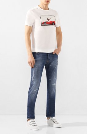 Мужские джинсы VILEBREQUIN синего цвета, арт. VBMP0001-00583-W3 | Фото 2 (Длина (брюки, джинсы): Стандартные; Материал внешний: Хлопок; Кросс-КТ: Деним; Детали: Потертости; Силуэт М (брюки): Узкие)
