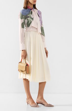 Женская кожаные туфли valentino garavani vlogo VALENTINO бежевого цвета по цене 63400 руб., арт. TW2S0Q70/MZF | Фото 2 Женская кожаные туфли valentino garavani vlogo VALENTINO бежевого цвета, арт. TW2S0Q70/MZF | Фото 2
